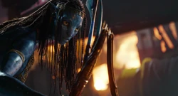Neytiri's bow breaks.