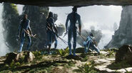 Jake, Tsu'tey and two other Na'vi (young hunters) in the Hallelujah Mountains, at the Banshee Rookery