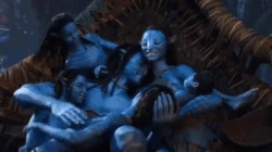 Neytiri cuddling with her family.