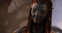A dying Eytukan gives Neytiri his bow and tells her to protect the people.