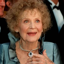 Gloria Stuart James Cameron S Titanic Wiki Fandom Gloria stuart from wikipedia, the free encyclopedia gloria stuart gloria stuart odh 1932.png stuart in a 1932 publicity photo for james whale's the old dark house born gloria stewart july 4.