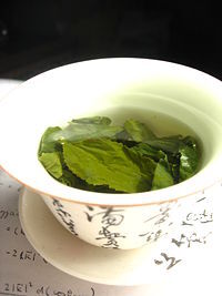 File-Tea leaves steeping in a zhong čaj 05.jpeg