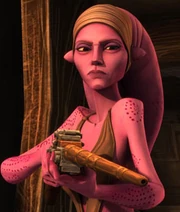 Suu mit gezogener Waffe