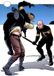 Tycho ist in einer Schlägerei mit Personen der 