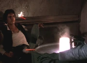 Han erschießt den aufdringlichen Greedo.