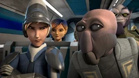 Sabine Wren und Garazeb Orrelios bereiten sich auf ihren Einsatz des Plans vor.
