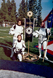 Albin Johnson (rechts) in seiner Sturmtruppen-Rüstung bei einer Veranstaltung der 501st Legion.