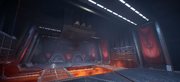 Eine zweigeteilte Arena, deren Plattformen aus Metallböden bestehen und die nur über eine Metallbrücke miteinander verbunden sind. Unter der Metallbrücke klafft eine Grube, die mit Lava gefüllt ist. An den Betonwänden hängen rote Banner mit imperialem Emblem.