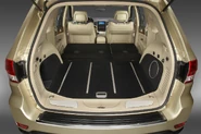38-2011-jeep-chero-presstwo
