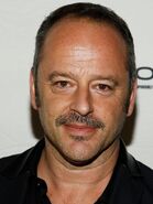 Gil Bellows