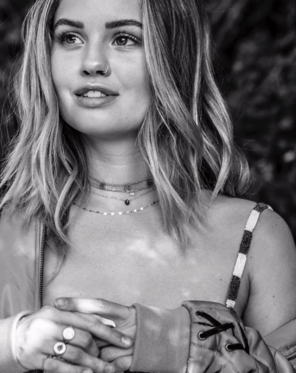 BIENVENIDA – salon de oda, image size:950x1196