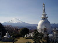 800px-Stupa and Fuji