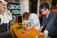 JSR 25th Event 16.jpg (114 KB) Kikuchi and Ueda signing a fan's copies of JSRF.