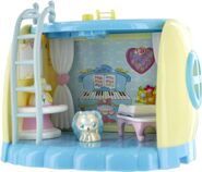 Sapphie toy house.