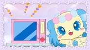 Sapphie presenting a microwave.