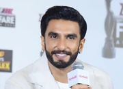 Critics particularly praised the performance of 