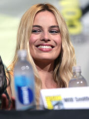 Margot Robbie (27983770104) (cropped)