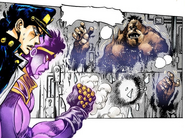 Сливаясь со стеной, избегает атак Star Platinum