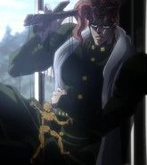 Kakyoin segurando uma marionete