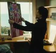 Коичи готовится повесить свой постер Pink Dark Boy