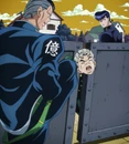 Okuyasu prendendo a cabeça de Koichi no portão