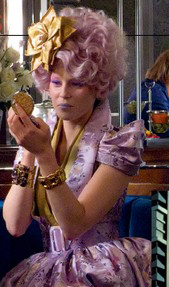 Maquiagens de Effie Trinket Elizabeth Banks em Jogos Vorazes. 