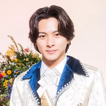 趣味 SHO HIRANO COLLECTION 2021 Number_i's Sho Hirano Dazzles on the Cover of VOGUE JAPAN