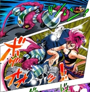 N-BIGSeat.PNG.png (1,87 MB) Notorious B.I.G. ataca un asiento reclinado del avión.