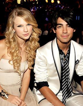 Joe-jonas-and-that-tramp-swift.jpg