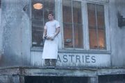 479px-Peeta the boy with the bread