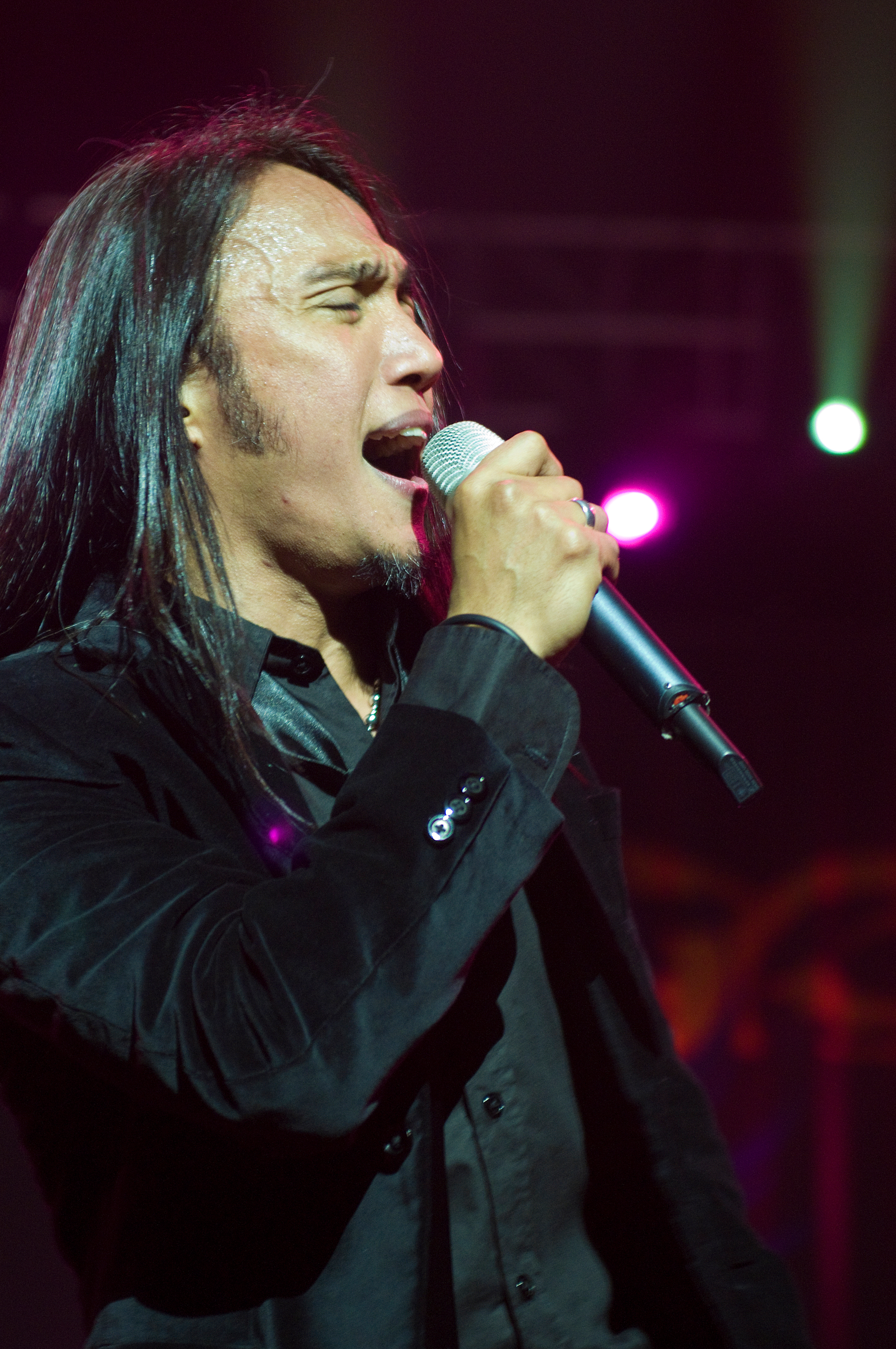 Arnel Pineda | Journey Band Wiki | Fandom
