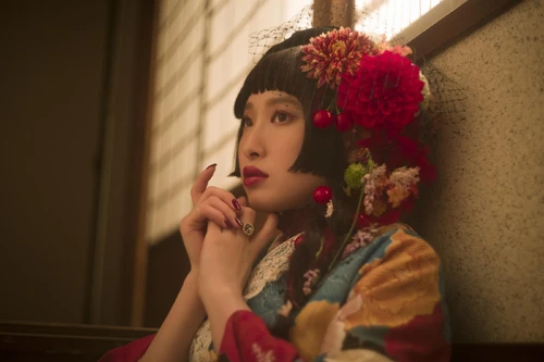 Promotional photo for Yabu no Naka no Synthese