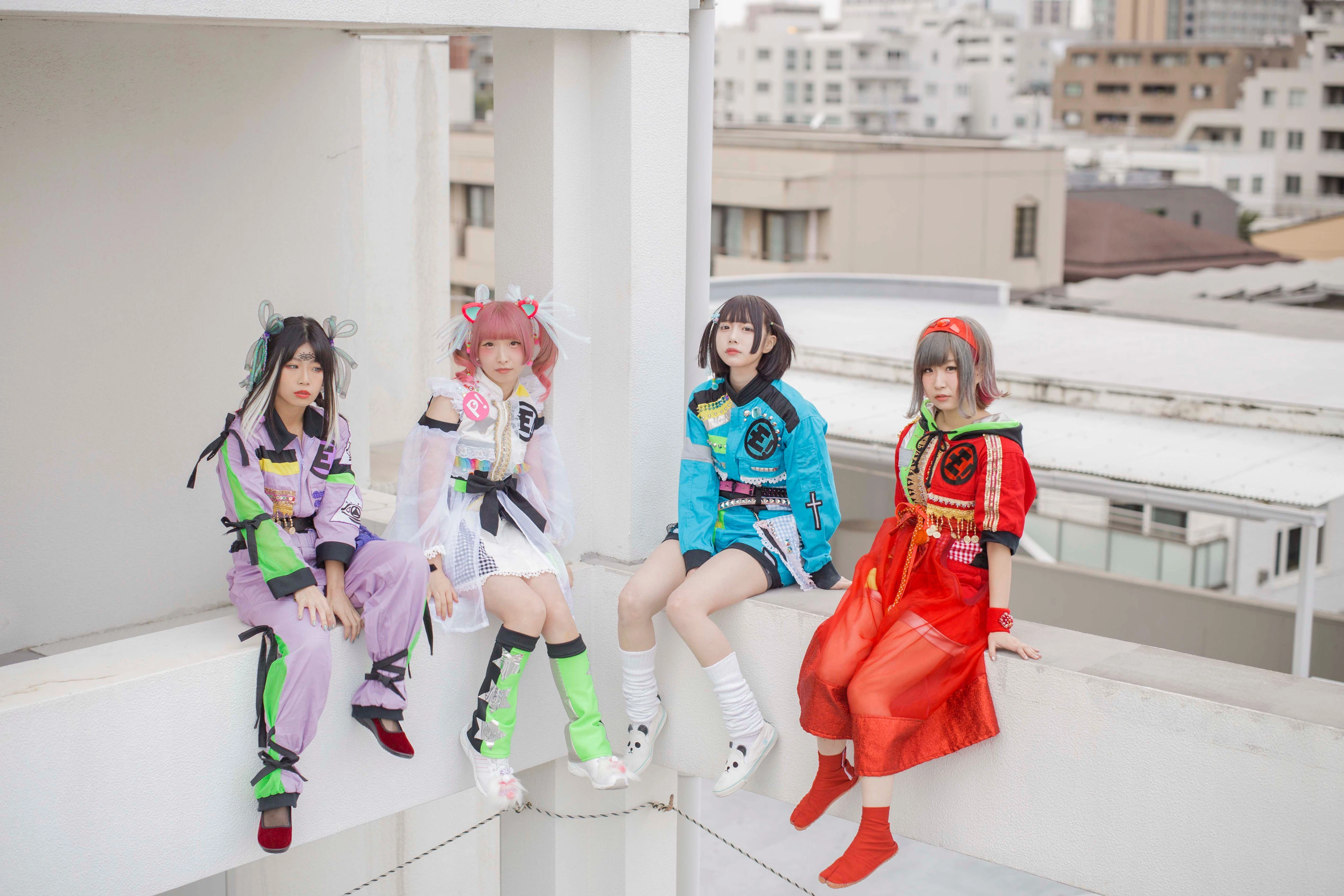 Japanse alternatieve idol groep You'll Melt More! groep foto oktober 2017