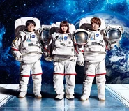 Bestselim.jpg (676 KB) Promotional photo for Chou Ikimonobakari ~Ten-nen Kinen Members BEST Selection~