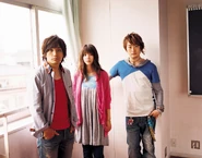 Yelljoiikm.jpg (188 KB) Promotional photo for YELL / Joyful