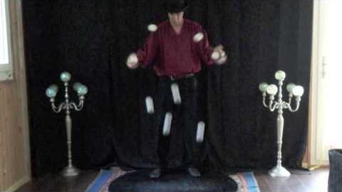 Antonio_Bucci_Juggling-0