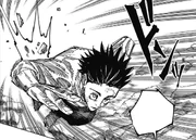 Yuta rushing toward Ryu.