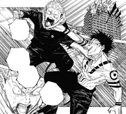 Yuji attacks Sukuna.