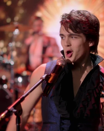 Luke Patterson Julie And The Phantoms Wiki Fandom Julie and the phantoms au based on the plot of 'tuck everlasting' by natalie babbitt. luke patterson julie and the phantoms