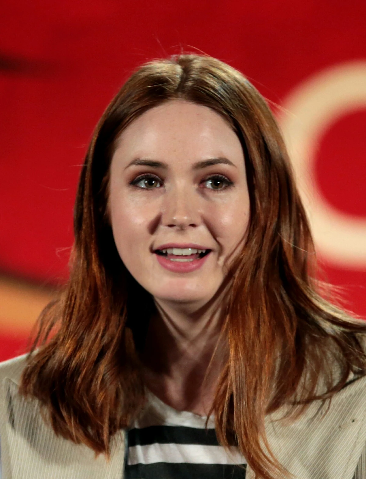 bebe karen gillan