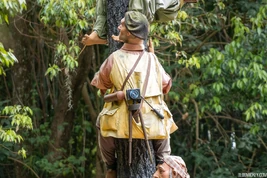 Jungle-cruise-old-characters-photographer-third-1