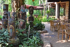 Tahitian-terrace-hk-tikis1