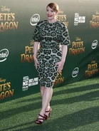 Bryce-Dallas-Howard -Petes-Dragon-Premiere--02.jpg (353 KB)