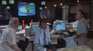 John, Ray et Muldoon a la salle de contrôle.