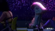 Un Parasaurolophus lux à côté de Sammy Gutierrez et Darius Bowman.