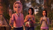 Brooklynn, Sammy y Yasmina se reúnen con sus compañeros en el campamento