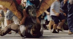 Dimorphodon adulto atacando al especialista en comportamiento animal de InGen Security Owen Grady, Isla Nublar (18/12/2015)