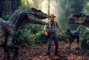 Alan Grant rodeado por los Velociraptores