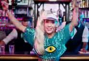 The coach’s top in the music video for Je sais pas danser