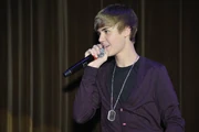 Justin at NSN premiere Paris 2011 (18).jpg (49 KB)